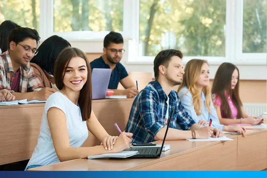 Урок английского языка в вузе. Учащиеся студенты. Учеба в универе. Учеба в институте. Do you study at university.