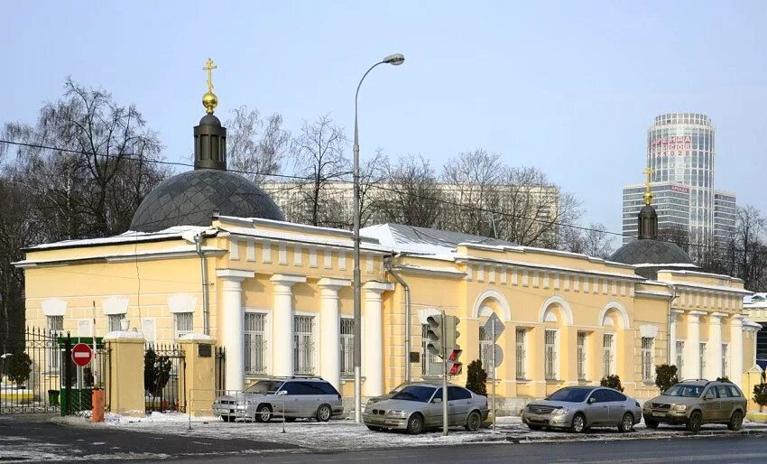 Воскресения словущего на ваганьковском. Храм Андрея Первозванного Ваганьково. Церковь Андрея Первозванного в Москве на Ваганьковском кладбище. Храм Воскресения Словущего на Ваганьковском кладбище. Церковь Андрея Первозванного на Ваганьковском кладбище.