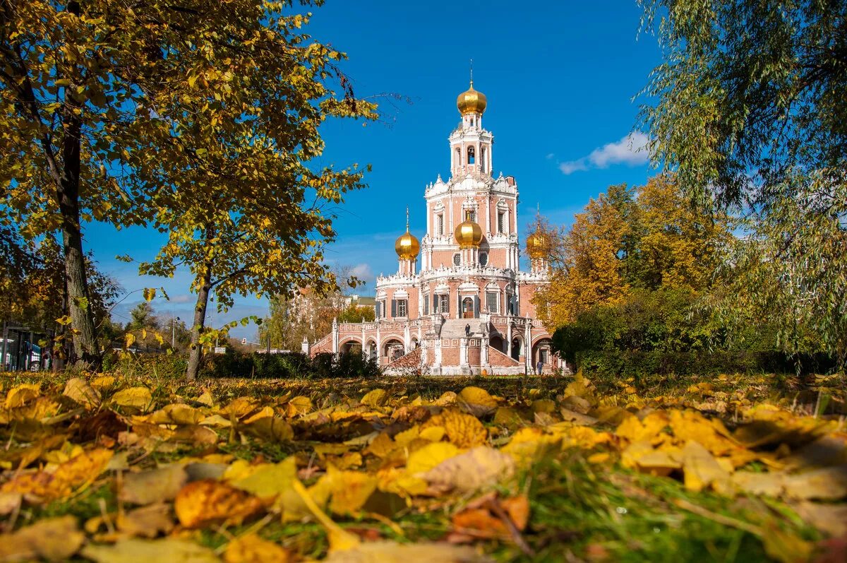 Храм Покрова Пресвятой Богородицы в Филях. Храм Покрова Пресвятой Богородицы осень. Церковь Покрова в Филях осенью. Храм Покрова Пресвятой Богородицы в Покрове. 5 октября церковь