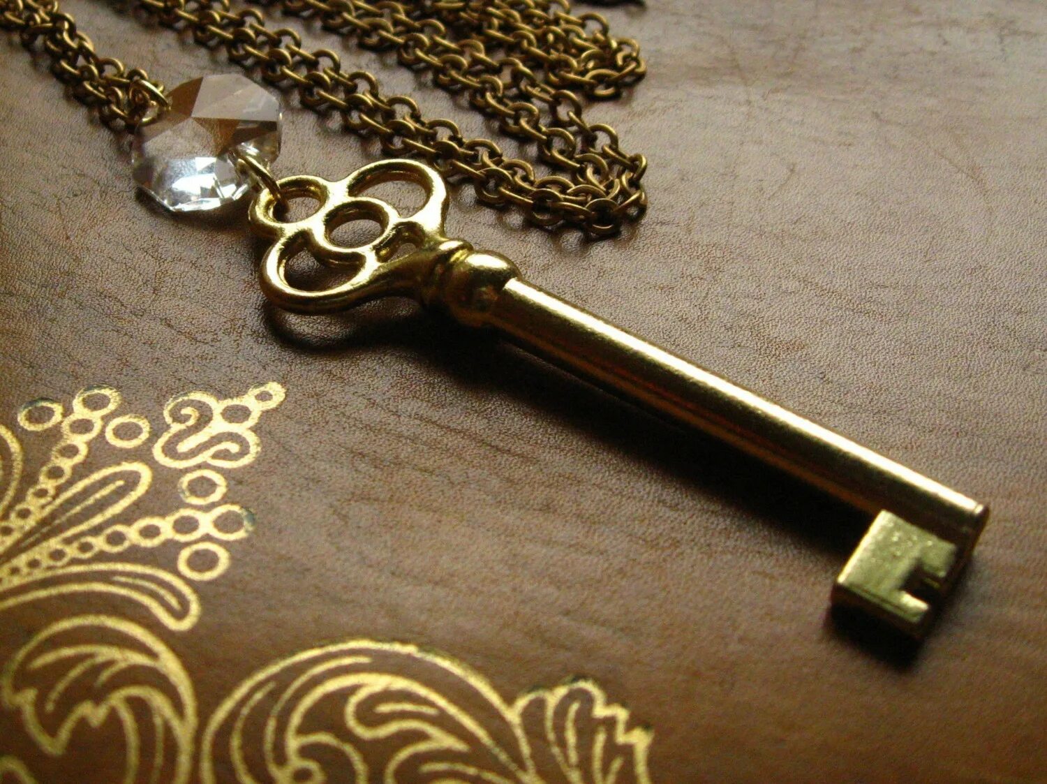 Совсем ключ. Золотой ключ. Красивые ключи. Волшебный ключ. Красивый ключик.