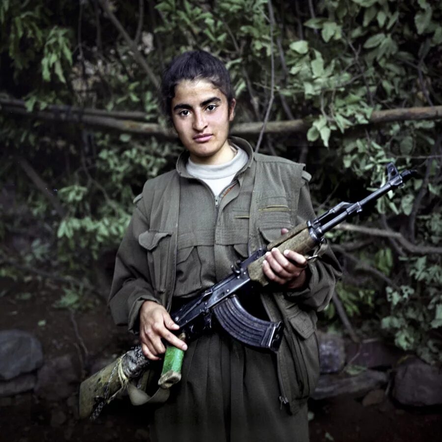 Курд алей. Курдские девушки. Курдские девушки фото. Курдские девушки военные.