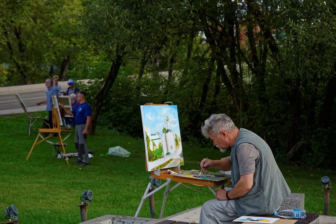 Пленэр арт. Рисуют скульптуры в парке на пленэре. Пленэр в могилёве. Международные пленэры. Пленэр в могилёве.