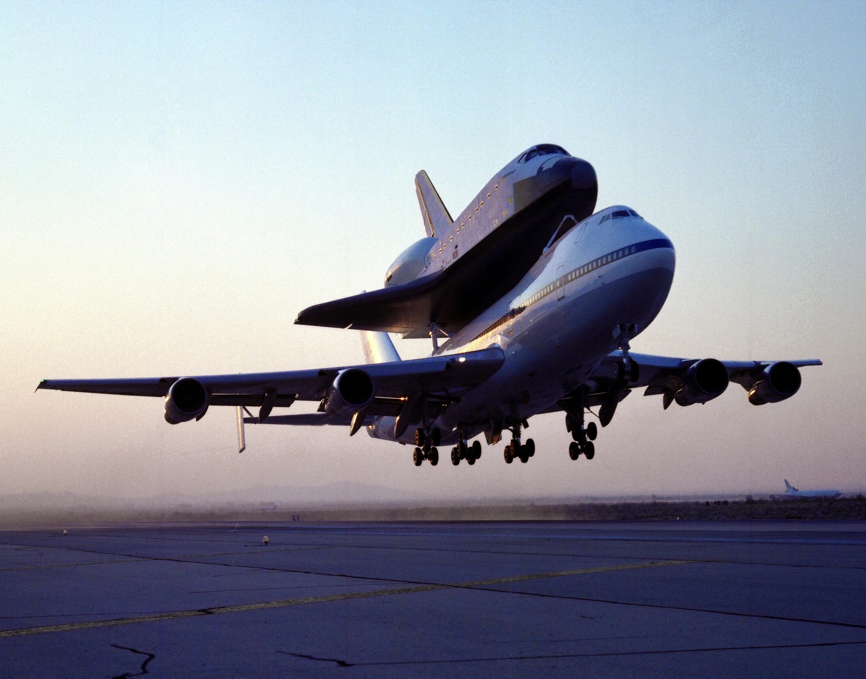 Можно самолеты видео. Boeing 747sca. Боинг 747 SCA. Боинг 747 шаттл. Боинг 747 взлет.