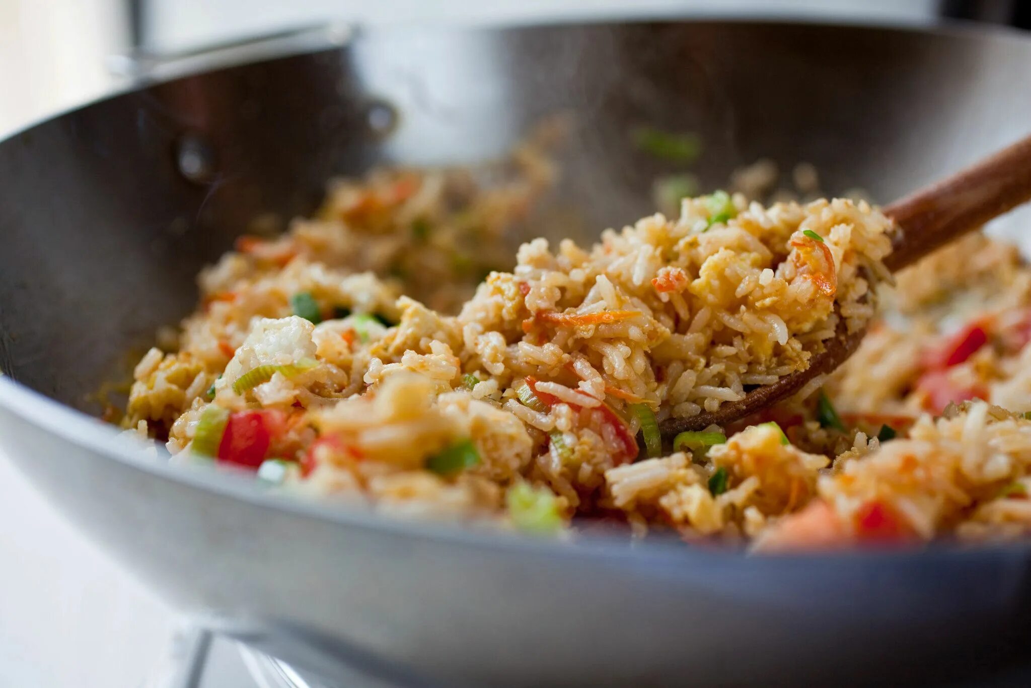 Рис с маслом рецепт. Фрайд Райс с яйцом и овощами. Fried Rice тайский. Фрайд Райс по-тайски.