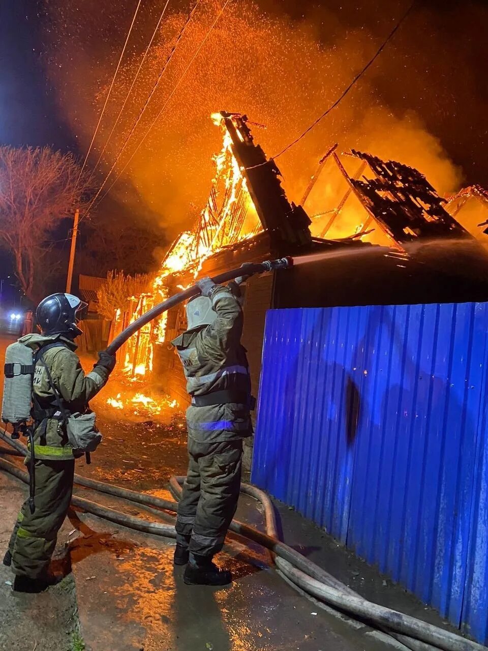 МЧС пожар. Астрахань пожар. Наружные пожары. Пожар фото. Вечером 20 апреля