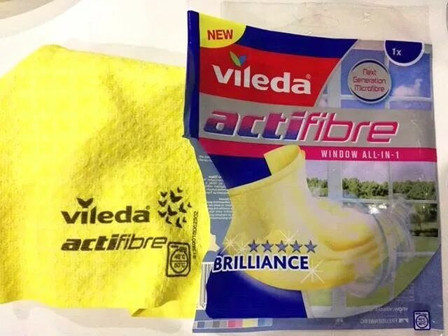 Тряпка для окон без разводов купить. Vileda Actifibre Актифайбр. Vileda Actifibre для окон. Салфетка ВИЛЕДА Актифайбр. Салфетка Актифайбр для мытья окон 1шт Vileda.