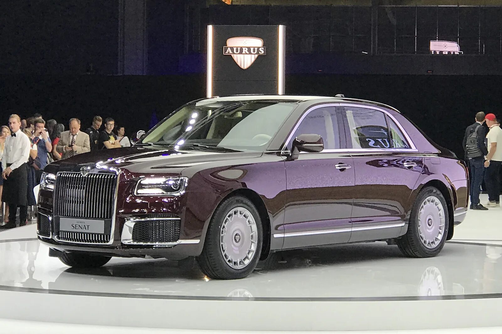 Сколько стоит президентский. Аурус" l700.. Лимузин Aurus Senat Limousine l700. Aurus Senat Limousine l700 салон. Машина Аурус Сенат l600.