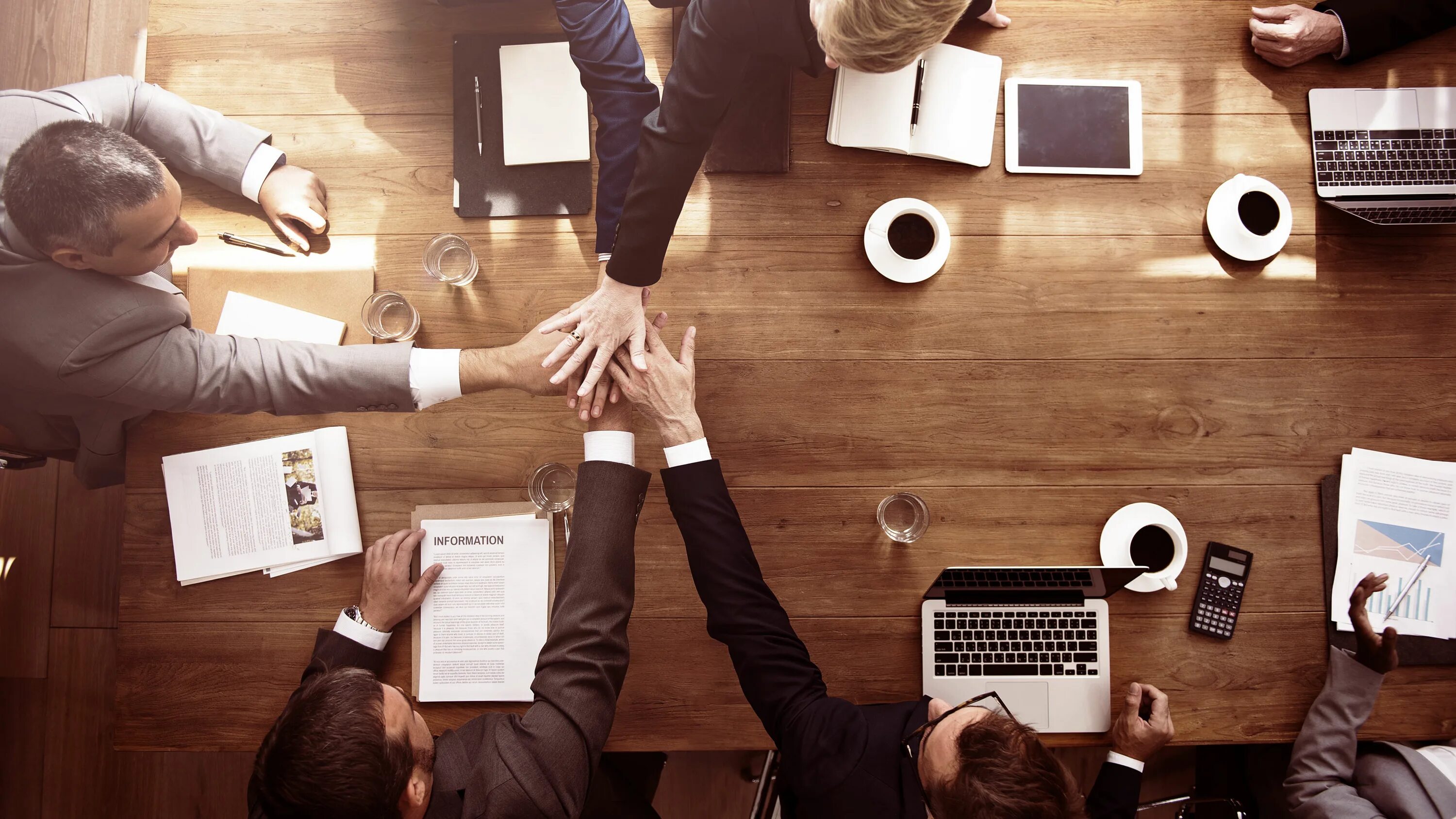 Маркетолог предложение. Маркетолог предложение. Три коммерческих предложения картинка. Коммерция по отраслям. Маркетолог предложение.