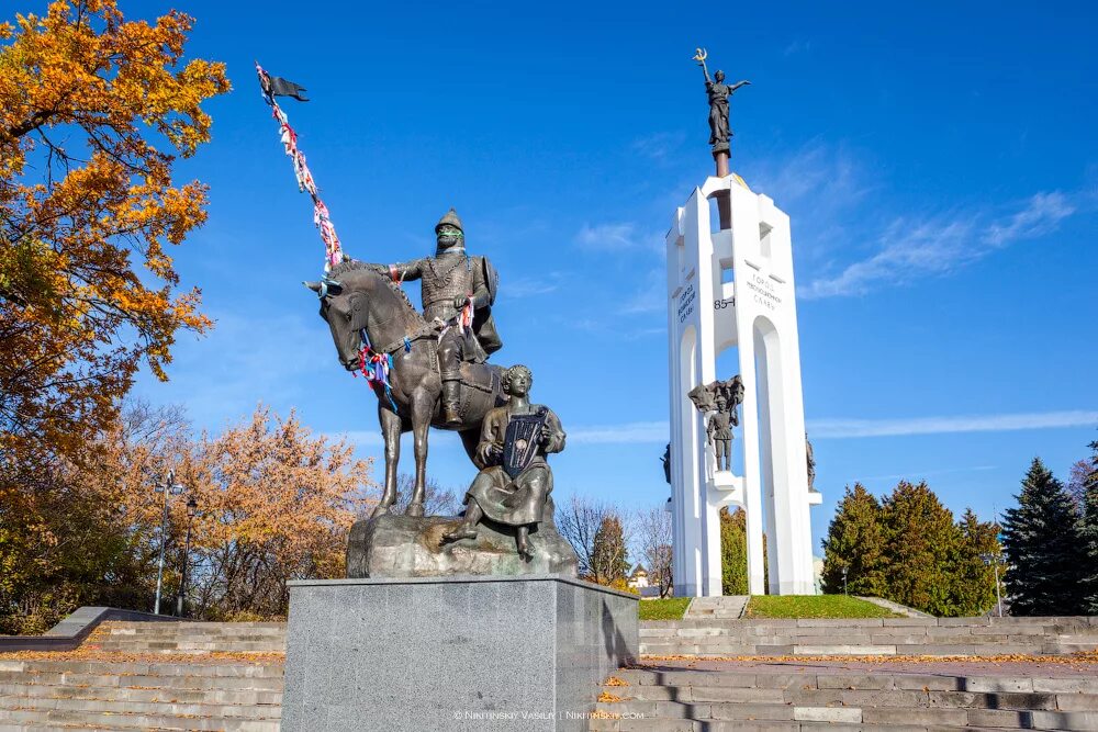 Ковид в брянске. Покровская гора Брянск. Памятник Пересвету Покровская гора Брянск. Мемориальный комплекс "Покровская гора". Памятник 1000 летию Брянска.