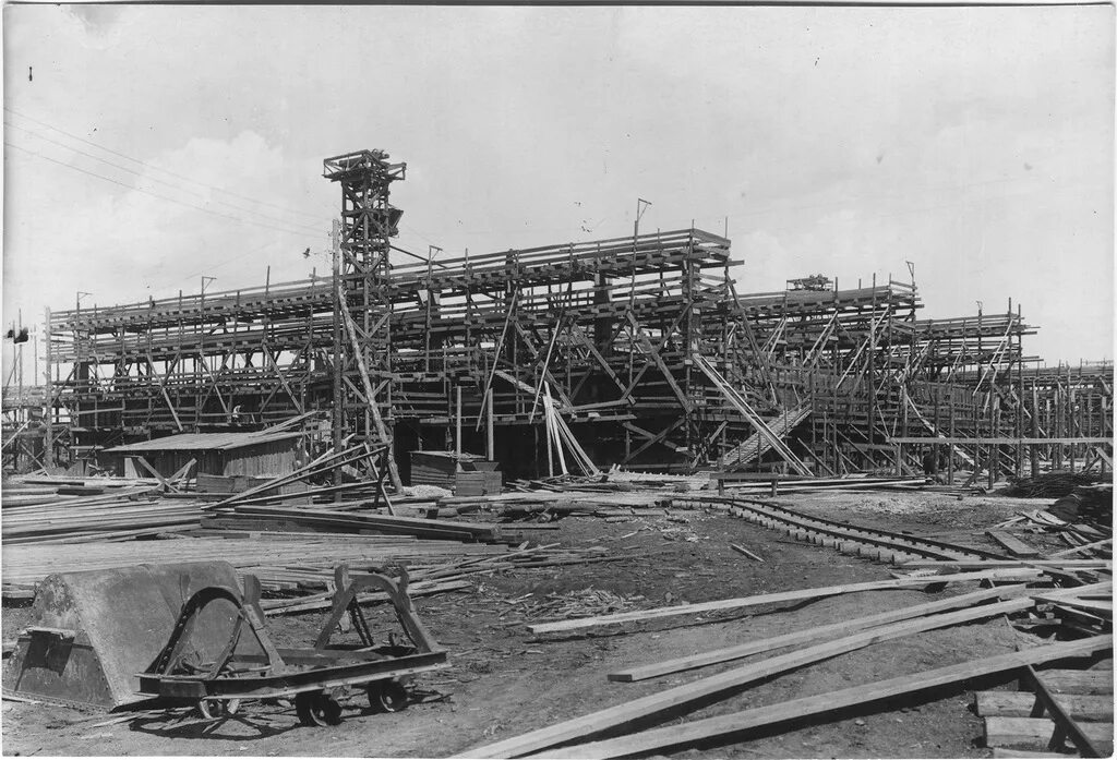 Челябинский тракторный завод 1930. Челябинский тракторный завод-стройка первых Пятилеток. Челябинский тракторный завод 1933 г. Челябинский тракторный завод в 30 е годы. Стройки 1930 х годов