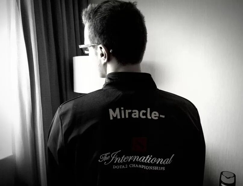 Miracle os. Фото миракла. miracle спиной. миракл на аву. miracle dota 2 сзади.