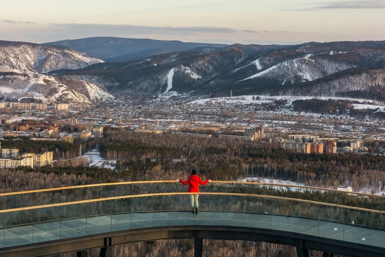 Красноярск край час. Николаевская сопка Красноярск смотровая площадка смотровая. Смотровая на Николаевской сопке Красноярск. Смотровая площадка на Николаевской сопке. Никольская сопка Красноярск смотровая площадка.