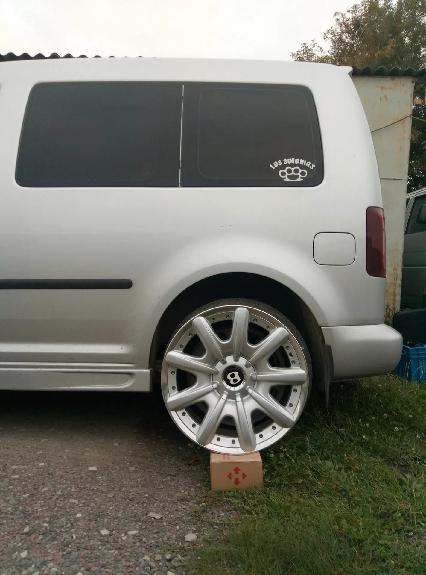 Vw caddy 3 2005 года коричневый металлик. Разболтовка кадди. Разболтовка фольксваген кадди. Кумертау фольксваген кадди 102 с пробегом фото. Разболтовка кадди.