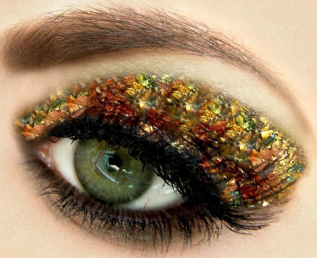 Стрелки джоли. Камилла белль ринопластика. Зеленые глаза какое платье. Аннабель флер белое платье. Вечерний макияж под зеленое платье.