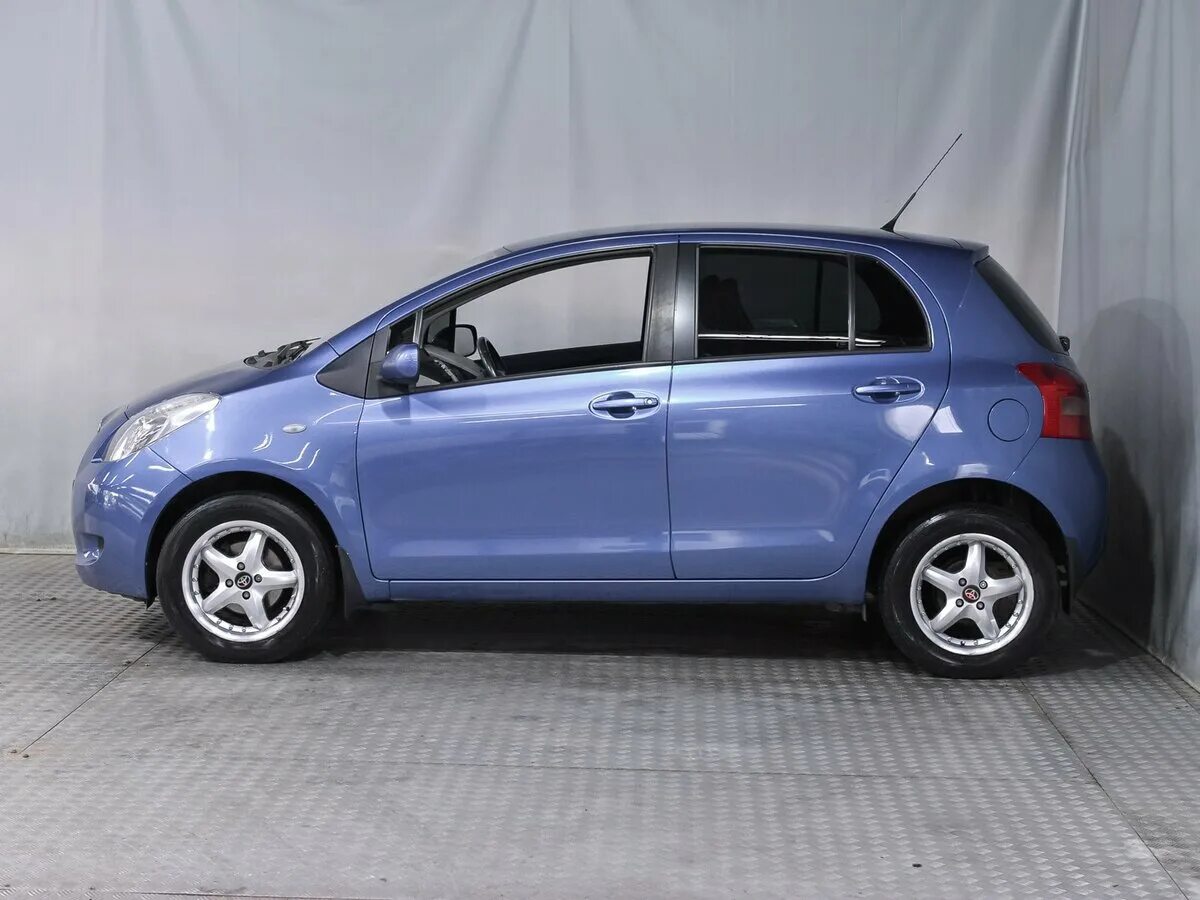 Toyota Yaris 2008. Синяя Тойота Ярис 2008. Тойота Ярис 2008г. Тойота Ярис синяя.