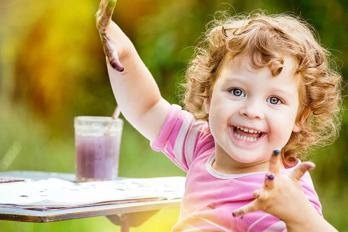 Детские эмоции радость. Детские радости картинки. Радостный мальчик. Детские радости картинки. Счастливый ребенок.