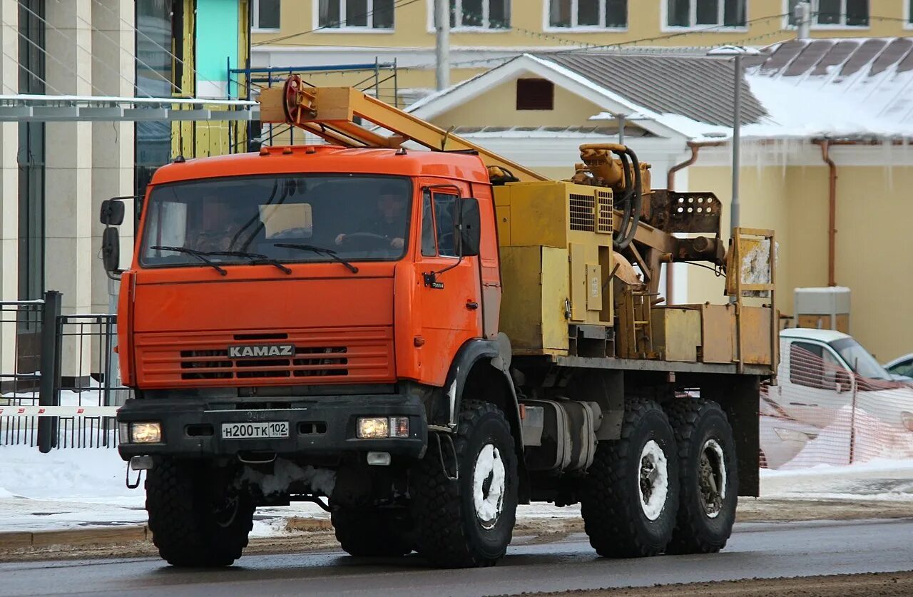 Камаз 43118 702. Камаз 43114 военный. Камаз 43114 бортовой военный. Камаз 43118ас687445. Камазы 43114 43118.