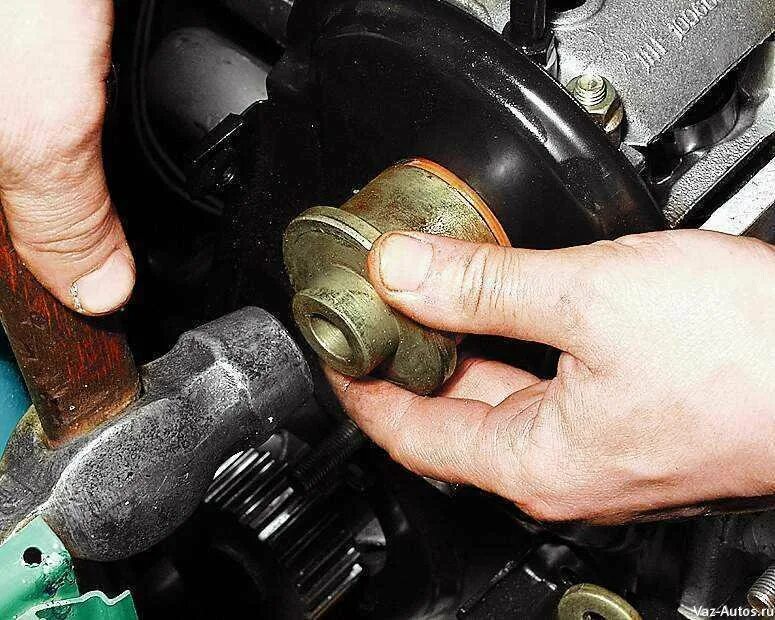 Как поменять сальник распредвала на ваз. Как поменять сальник распредвала на ваз. Сальники грм ваз 2109. Сальник распредвала ваз 2110 16 клапанов. Сальник распредвала ваз 2115.