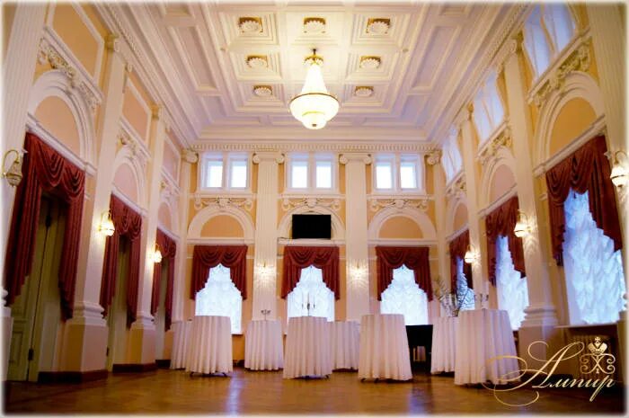 Дом молодежи царскосельский. Дк пушкина зал. Пушкин город дом культуры. Пушкинский дом культуры г пушкин ул набережная 14. Дом культуры пушкино.