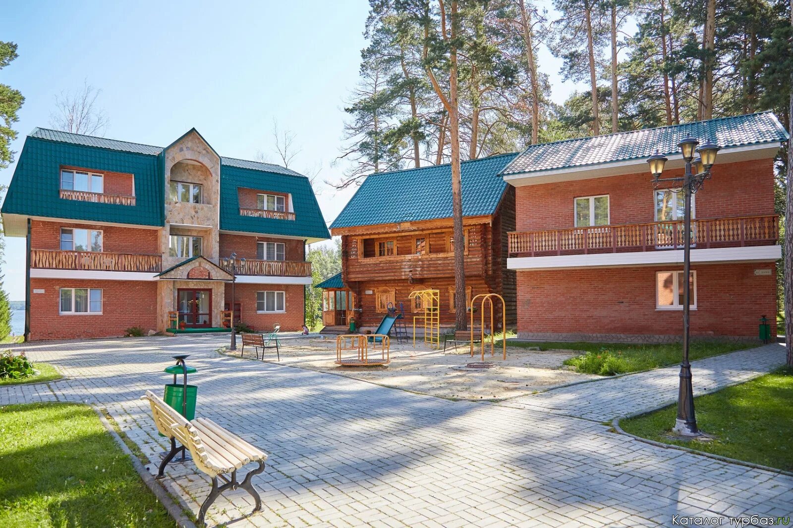 Семейный отдых на турбазе. Бассейн в нечкино в удмуртии. Семейный дворик турбаза волгоград. Турбаза катунь горный алтай. Пансионат шахтер тула.