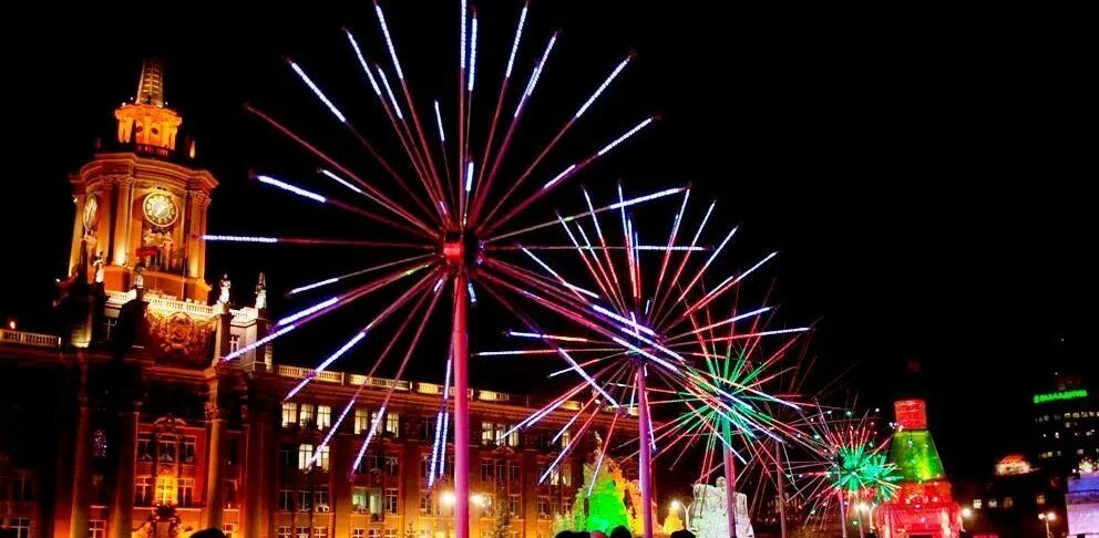 Ледовый городок екатеринбург 2021 площадь. Прямая трансляция екатеринбург новый год. Центральная площадь екатеринбурга. Прямая трансляция екатеринбург новый год. Новогодний праздник.