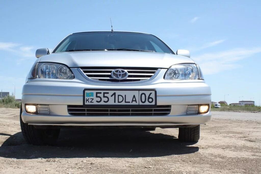 Птф тойота авенсис. Toyota Avensis 2001 противотуманки. Toyota Avensis t22 ПТФ. ПТФ Тойота Авенсис 1998. Противотуманные фары Toyota Avensis t220.