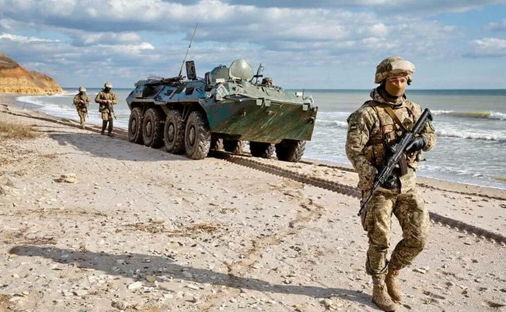Бронетехника в городе. Морпех тихоокеанский флот. Одесса новости российские войска. Одесса новости российские войска. Русские войска в одессе.
