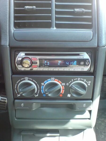 Ваз 2110 2112 подстаканник. Подстаканник ланос в ваз 2110. Ваз 2110 2112 подстаканник. Подстаканник 2110 2112. Подстаканник ваз 2114 2115.