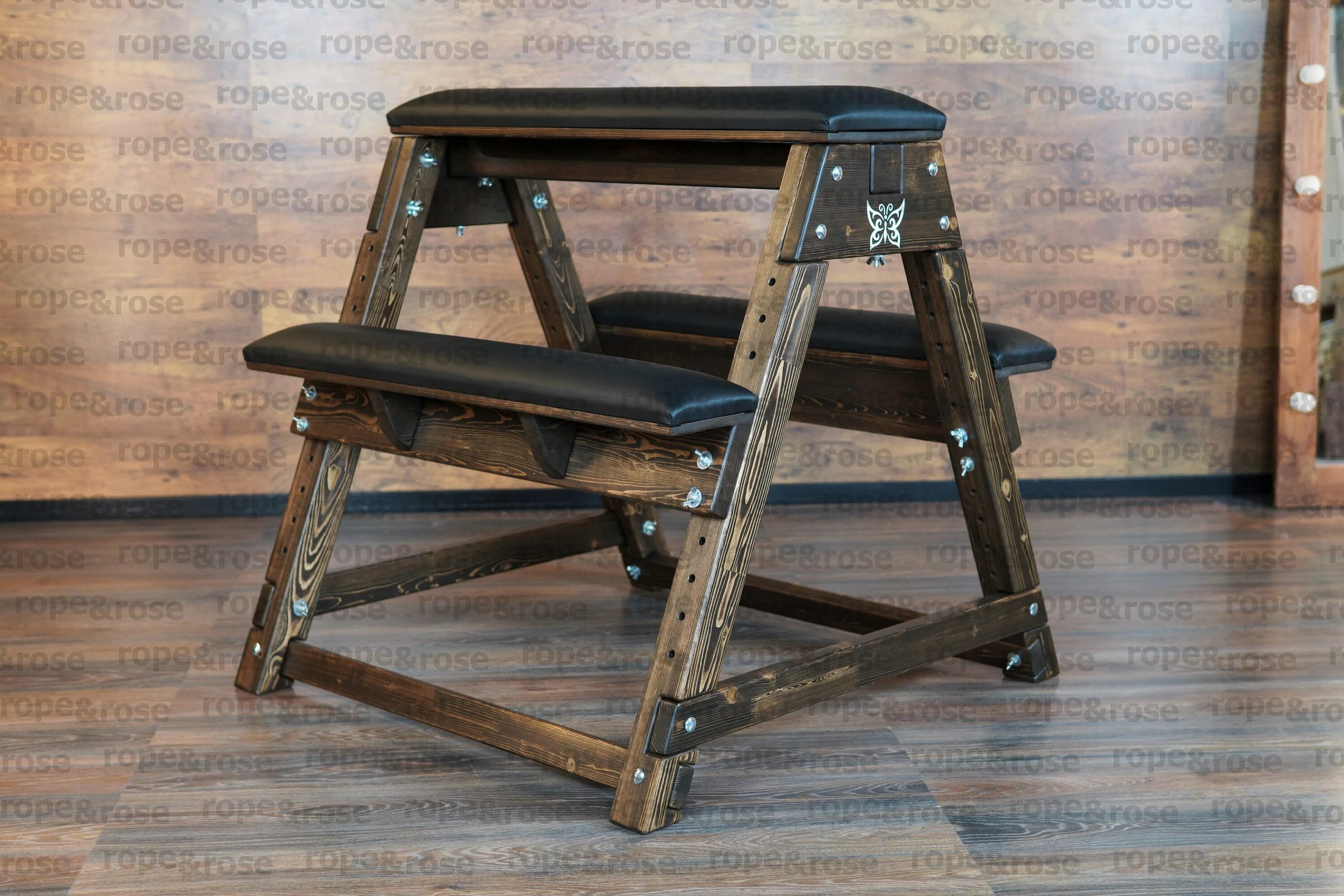 Кандалы деревянные. Станок для порки. Чешский стул для порки. Станок для порки. Деревянный станок для фиксации бдсм.