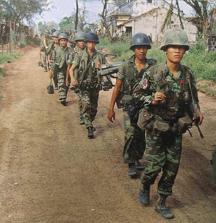 Сколько вьетнамцев. ARVN Вьетнам. Солдаты Южного Вьетнама. Армия Северного Вьетнама в войне во Вьетнаме. Вьетнамские солдаты Вьетконг.