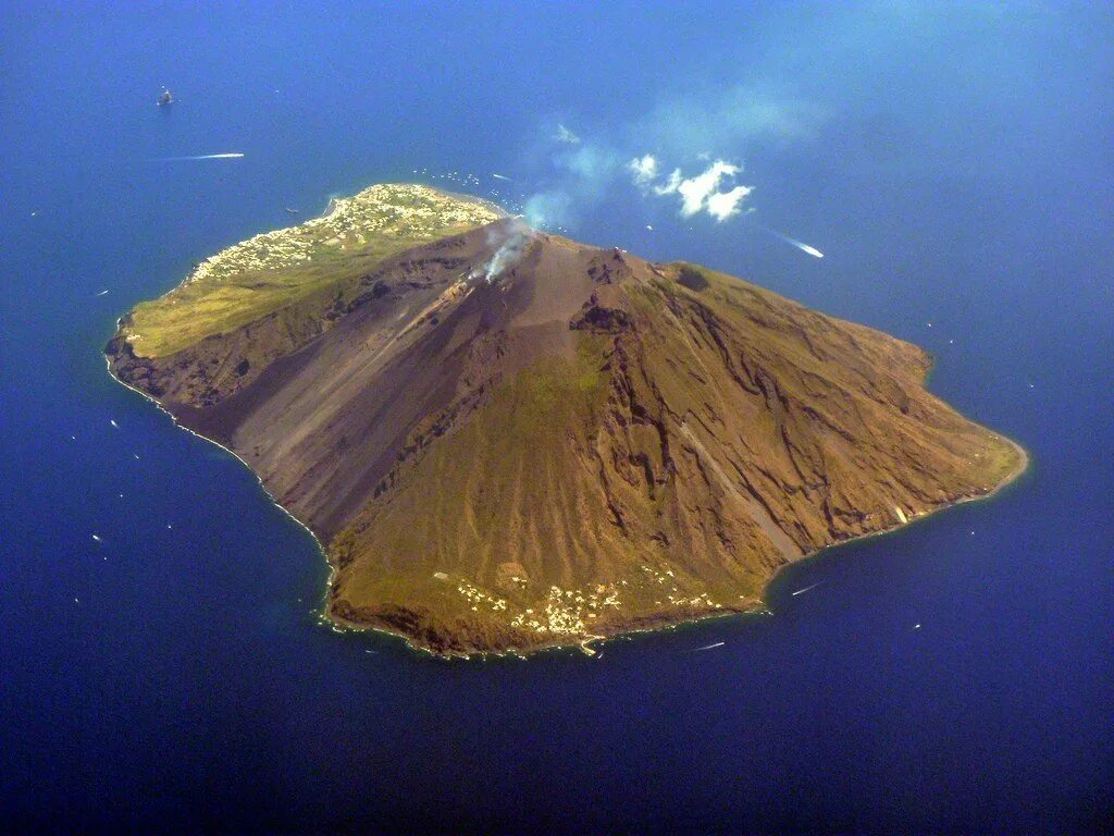 Volcano island. Остров вулкан Стромболи. Сицилия остров Стромболи. Вулкан Стромболи в Италии. Извержение вулкана Стромболи Липарские острова.