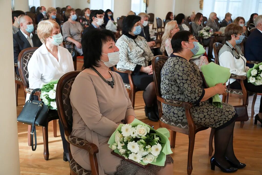 Слюсарева Тула администрация. С праздником учителя. Тульские учителя. Администрация Тулы фото сотрудников. Тульский преподаватель