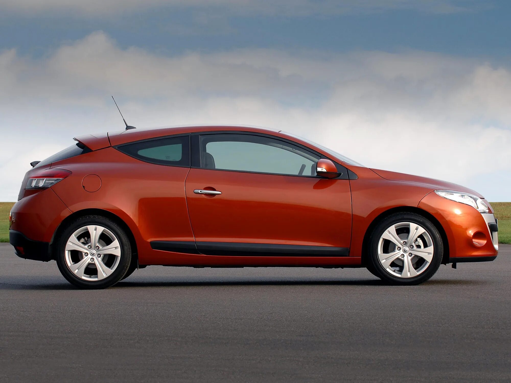 Kia ceed хэтчбек 3 дверный. рено меган gt line. мазда купе хетчбек 3 хэтчбек. 6. Pro ceed 2008.