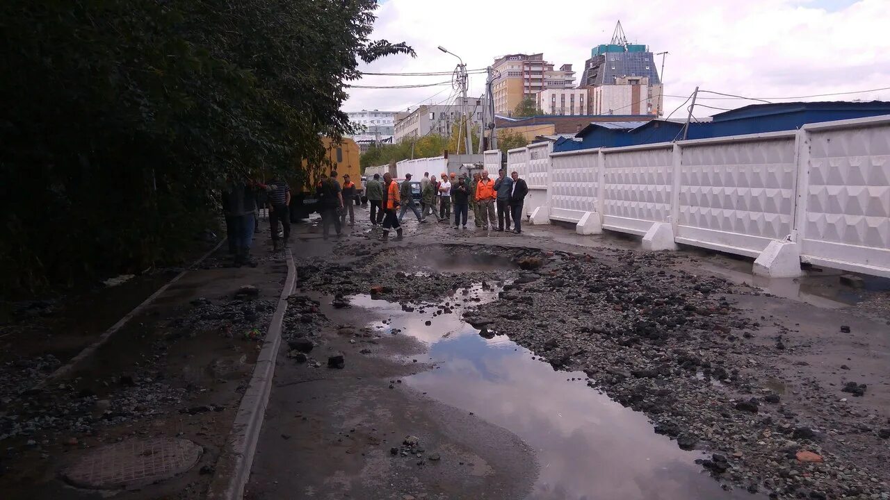 Прорыв теплосети Омск. Порыв теплотрассы Омск. Прорыв теплотрассы Омск. Прорыв теплотрассы Омск в Нефтяниках. Тепловые сети омск