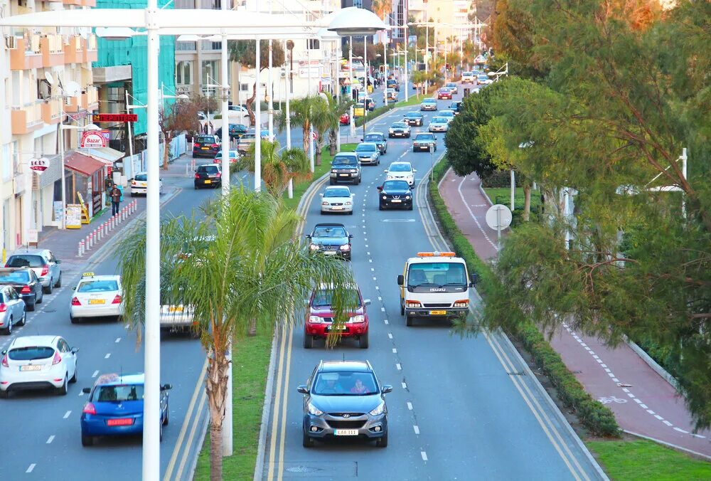 Ларнака автобусные маршруты. Кипр левостороннее движение. Транспорт кипра. Auto life кипр лимассол. Кипр левостороннее движение.