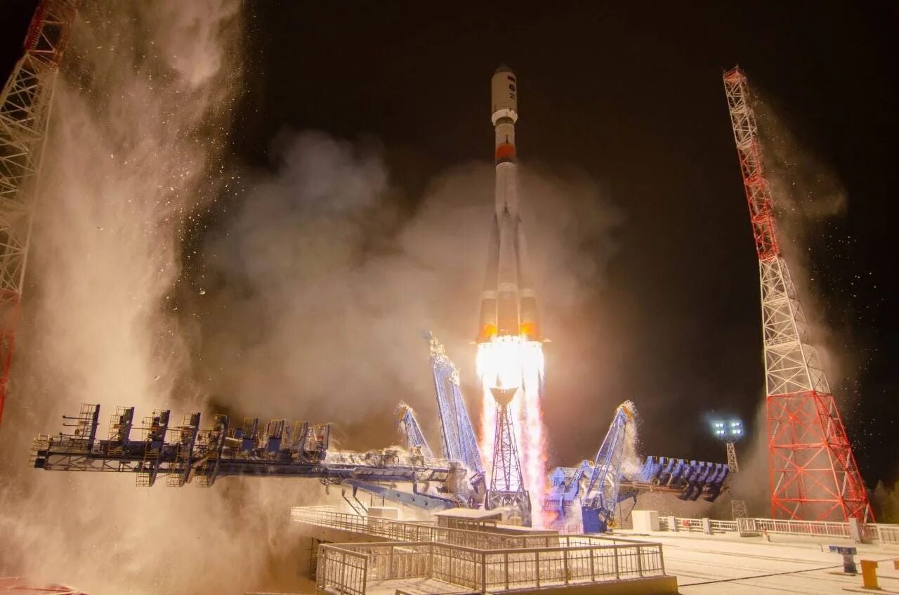 Запуск ракеты на орбиту. Союз 2 космодром плесецк. ракета союз плесецк. космодром плесецк запуск ракеты союз 2. ркн союз-2.1б.