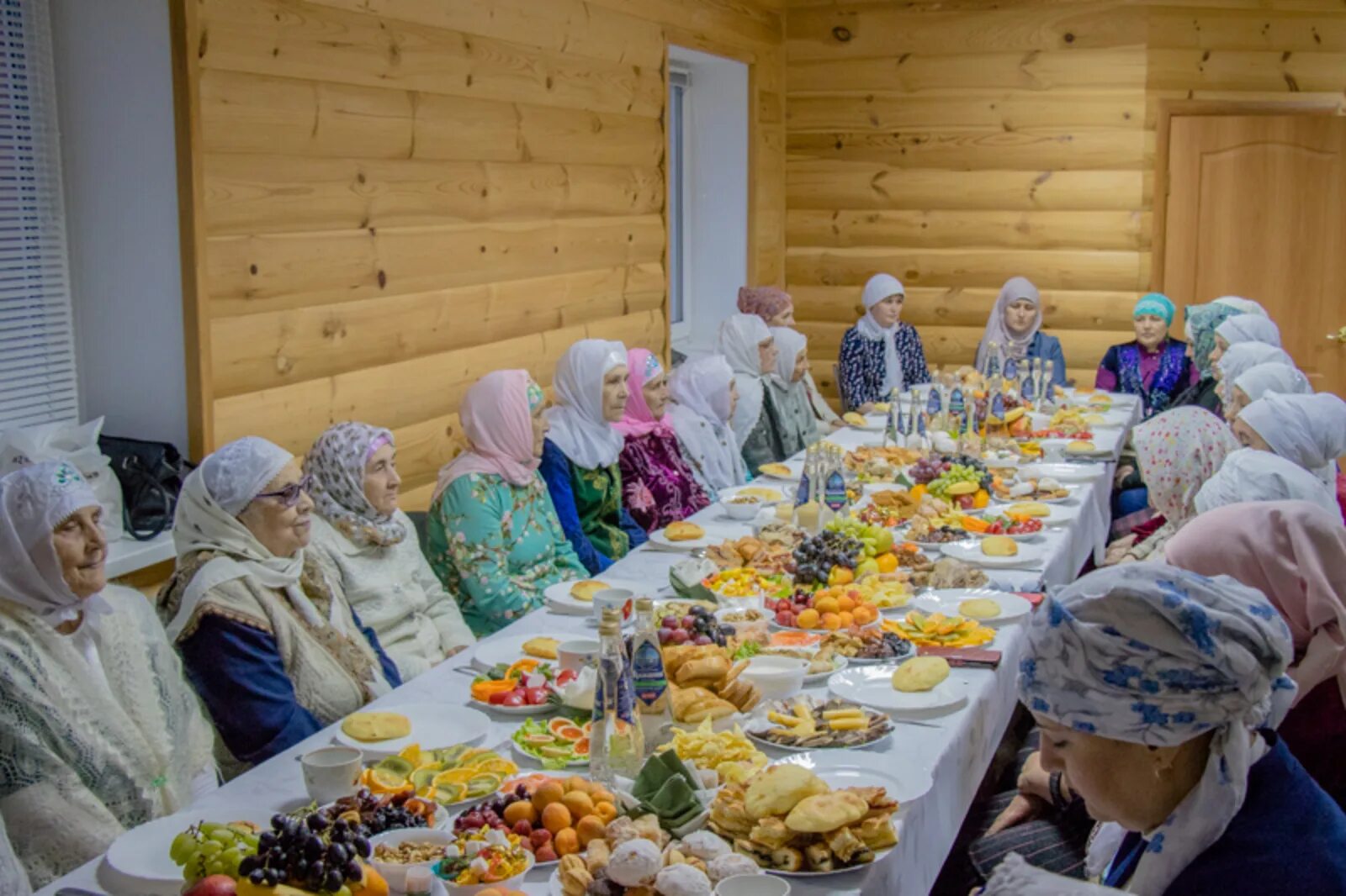 Ураза тэртибе. Застолье у татар. Татарский праздничный стол. Праздник Ураза байрам у татар. Мусульманское застолье.