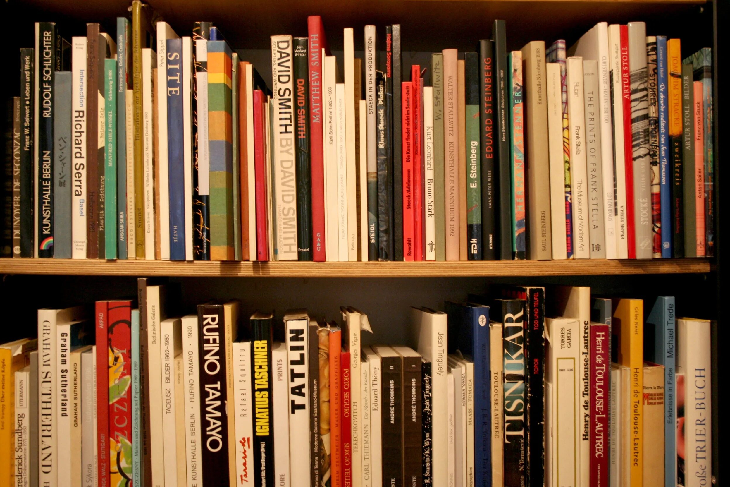 Книжные картинки. Полка для книг. Книжная полка с книгами. Книги на полке. Стопка книг на полке.