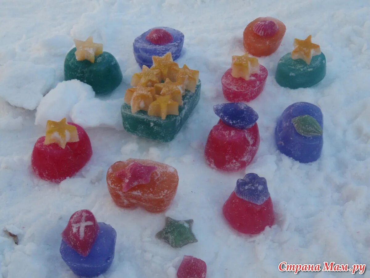 елочные игрушки из льда. ледяные игрушки на елку. елочные украшения изо льда. ледяные игрушки на елку. елочные игрушки из льда.