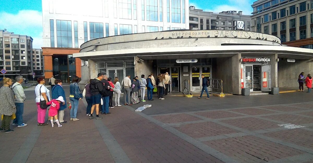File:Leninskiy Prospekt metro station (Saint-Petersburg).jpg - Wikipedia