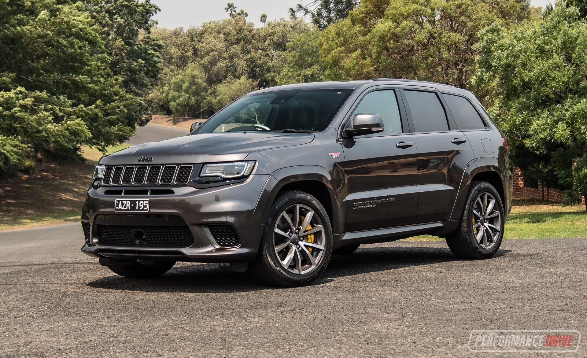 Jeep grand cherokee 2019. Jeep grand cherokee 2019/2025. jeep grand cherokee trackhawk 2025. джип гранд чероки trackhawk 2025.