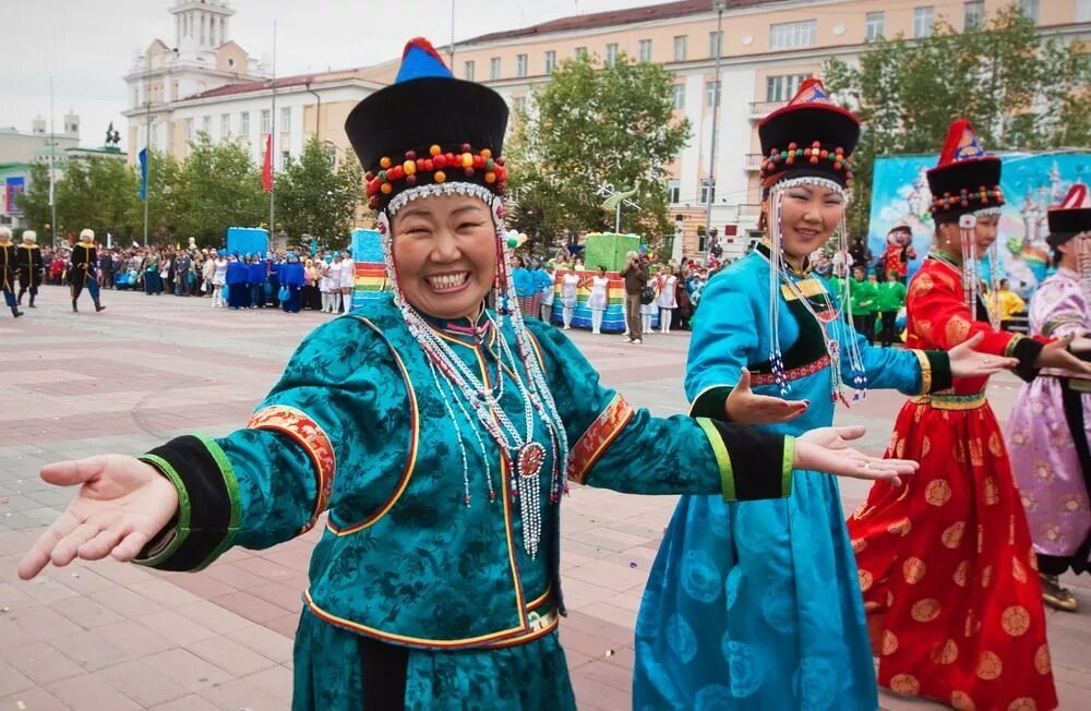 Ли улан удэ. Жители Улан Удэ. Улан-Удэ столица Республики Бурятия. Буряты Улан Удэ. Г Улан-Удэ Респ Бурятия.