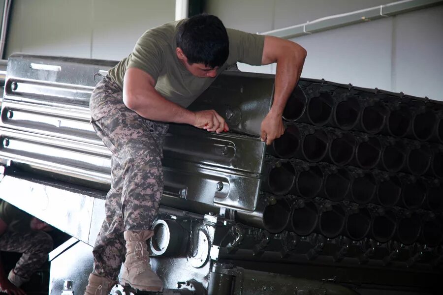 Слесарь в армии. Модернизация техники. Тренировка военных водителей.