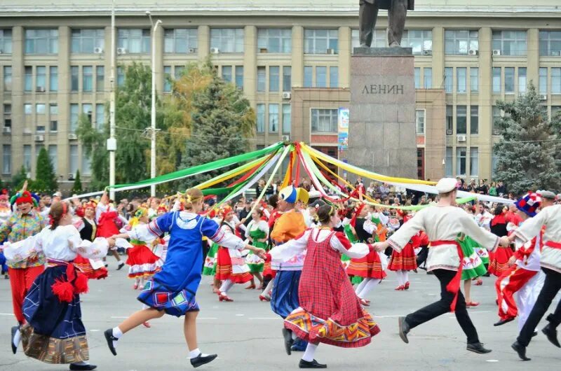 Не люблю день города. Саратов праздник. праздник города саратов. день города саратов. день рождения города саратова.