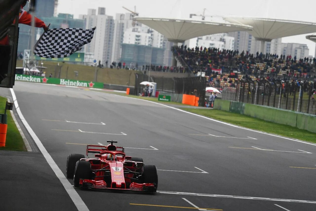 Квалификация китай формула 1. Китай формула 1. Vettel Ferrari 2018 China. Китайский ф1.