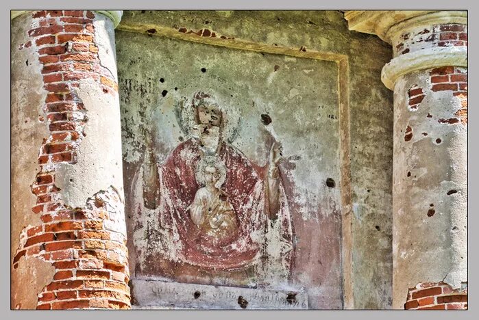 Фреска ленина на скале. Роспись в старых храмах. Картина своды. Роспись ферапонтова монастыря дионисий. Что изображено на остатках фрески полуразрушенного здания.