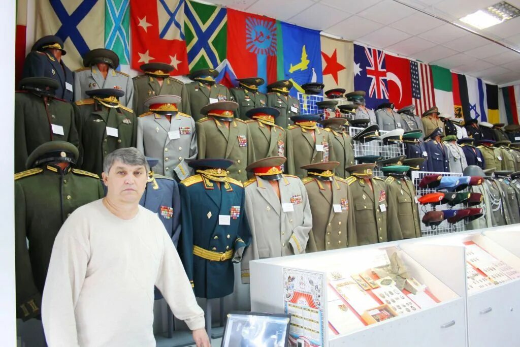 дом офицеров цво в екатеринбурге сцена. выставка жен офицеров в самаре. екатеринбургский окружной дом офицеров внутри. выставка в доме офицеров. дом офицеров на красном проспекте в новосибирске.