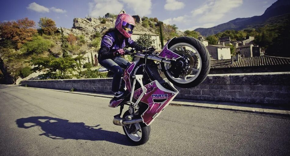 Стантить. Стантить на мотоцикле. supermoto stunt фиолетовый. обои на рабочий стол стант. bike stunt team обои.