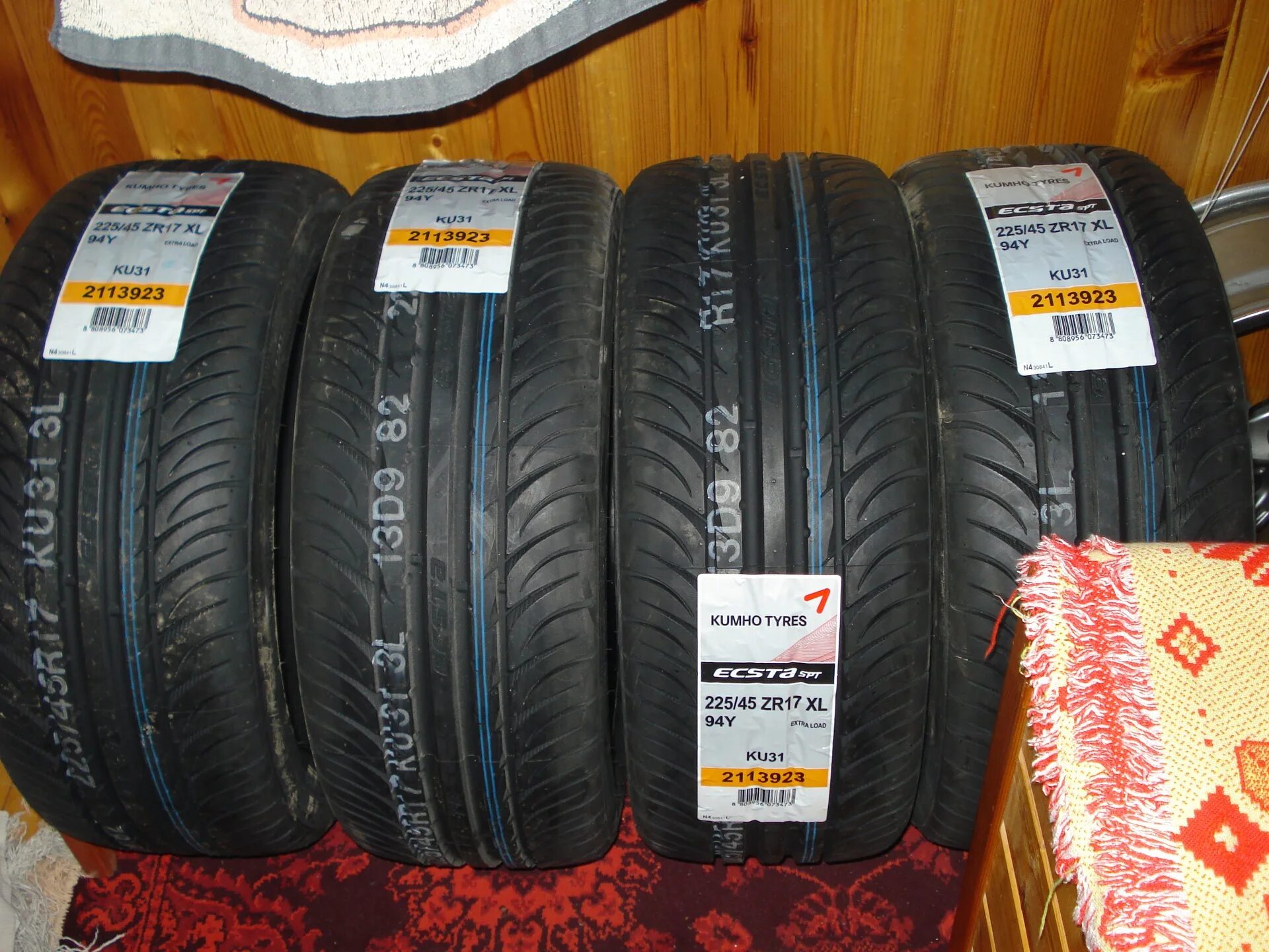 Kumho ecsta 225 45 r17. Kumho Ecsta SPT ku31. Kumho Ecsta SPT. Автомобильная шина Kumho Ecsta SPT ku31 255/40 r17 94y летняя. Шины Кумхо Экстра SPT 185/55 r15.