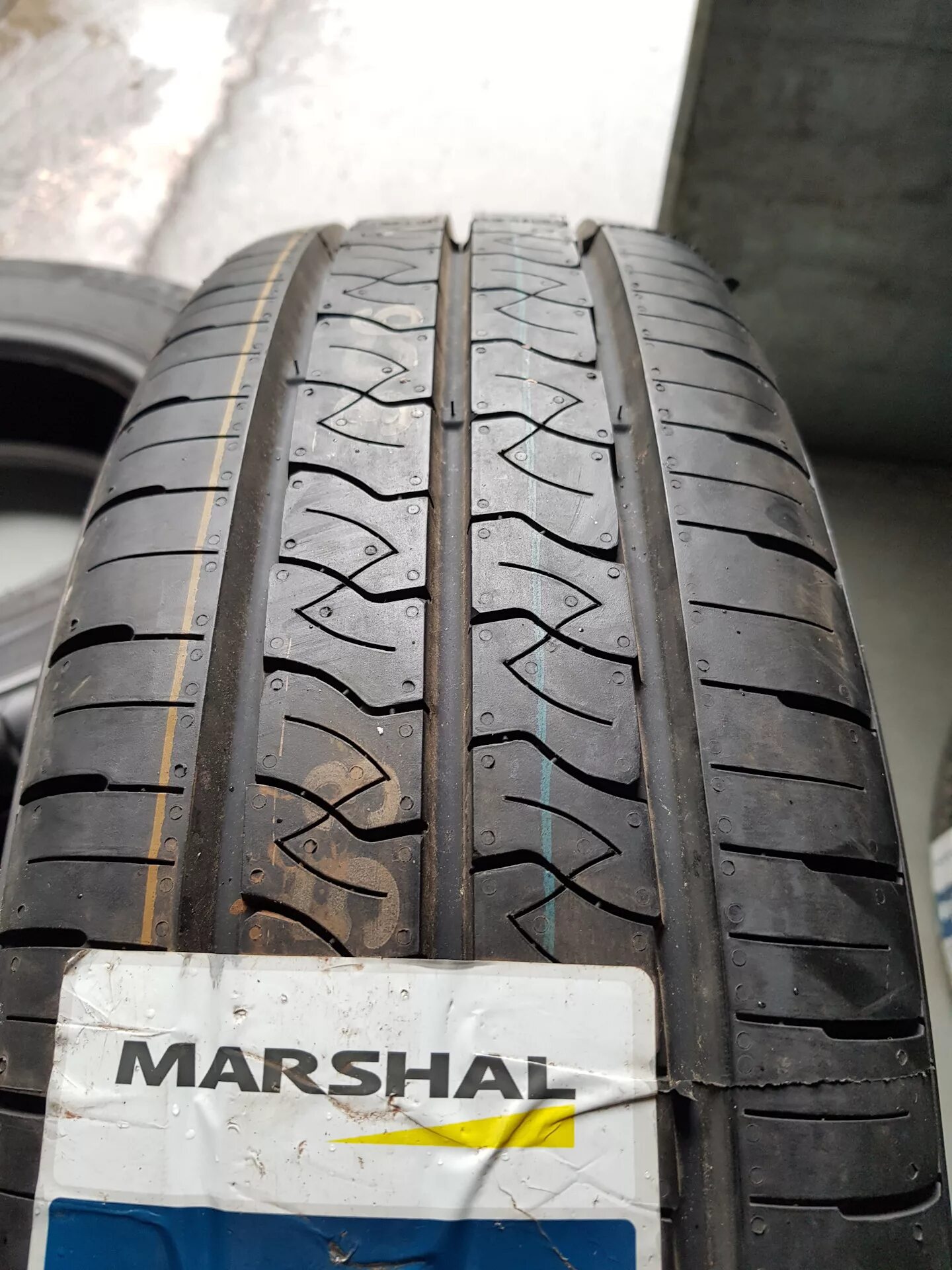 Marshal c. R16 195/75 c kumho portran kc53 107/105t. marshal 225/70r15c 112/110r portran kc53 tl pr8. marshal 205/70r15c 106r portran kc53 tl pr8. kc53 кумхо 195/75 r16c.